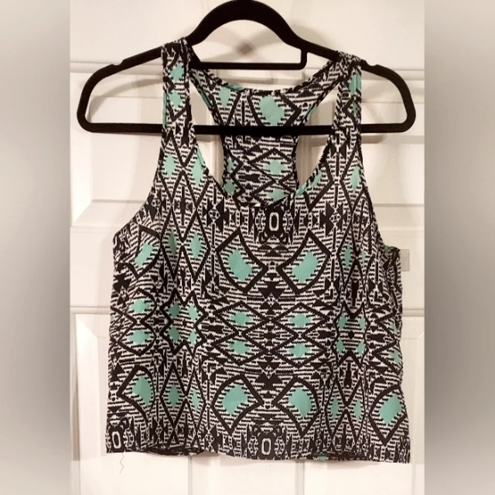 One Clothing Size S Racer Back Cropped Tank Geometric Navy & Teal Women's.